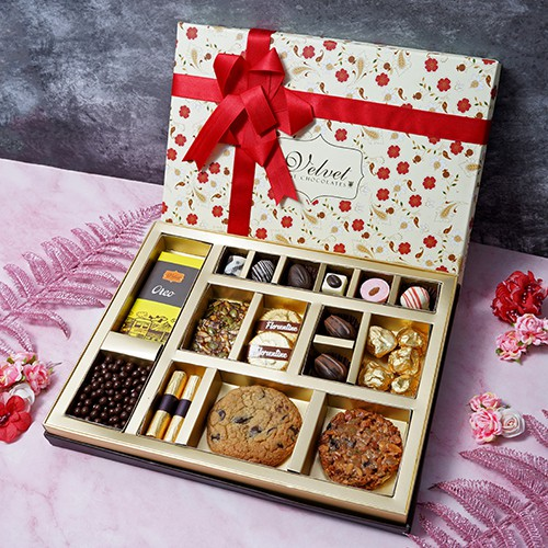 Luxurious Mothers Day Assorted Choco N Cookies Hamper