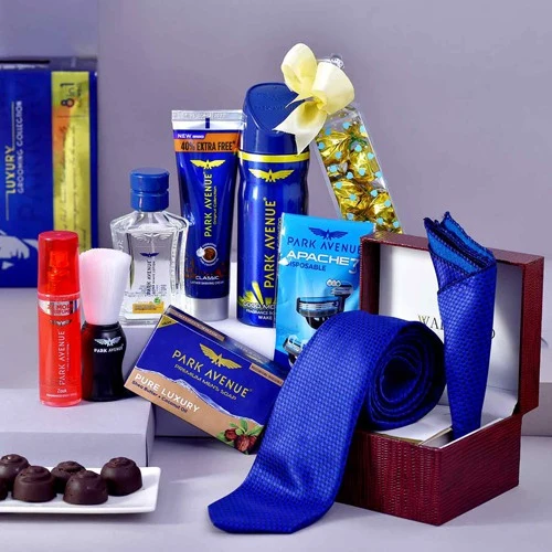 Amazing Handmade Chocolates N Saphire Grooming Kits for Dad