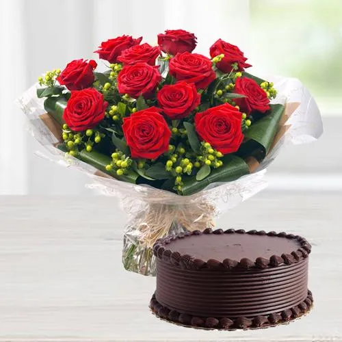 Gift Red Roses Bunch with Chocolate Cake Online