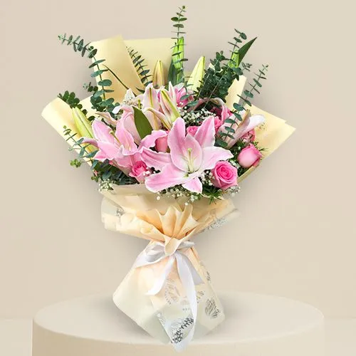 Graceful Pink Roses  N  Lilies Bouquet