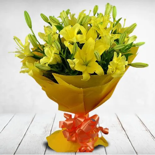 Impressive Bouquet of 10 Yellow Lilies