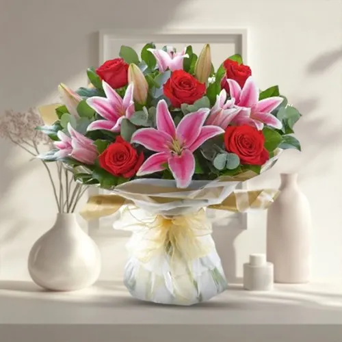 Online Deliver Bouquet of Mix Lilies N Roses
